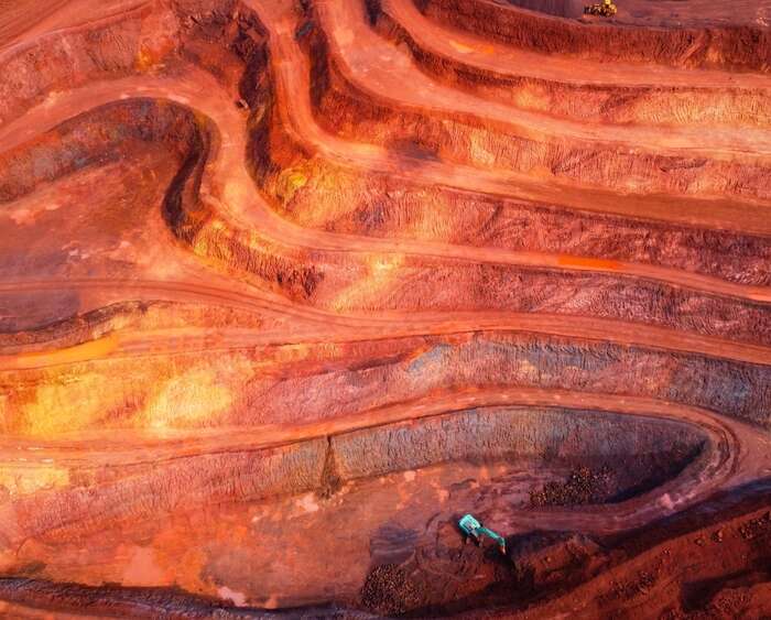 Analysis of how a stalled Nasdaq is driving capital rotation into ASX mining stocks as iron ore and commodity earnings strengthen.